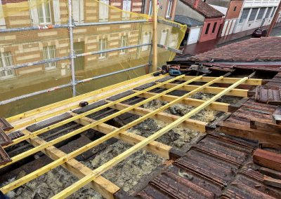 Renovation de couverture avec depose des anciennes tuiles et pose de liteaux